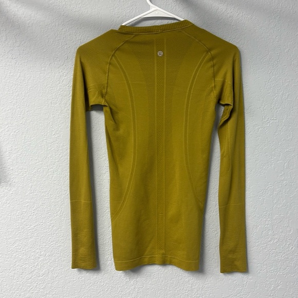 Lululemon W’s Sz4 Swiftly Tech LS Crew in
Grape Leaf / Grape Leaf. ExclntCndtn! - Picture 8 of 9